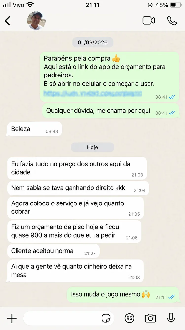 Pedreiro conta que fez um orçamento de piso e ficou quase R$ 900 a mais do que ia pedir, e o cliente aceitou normal.